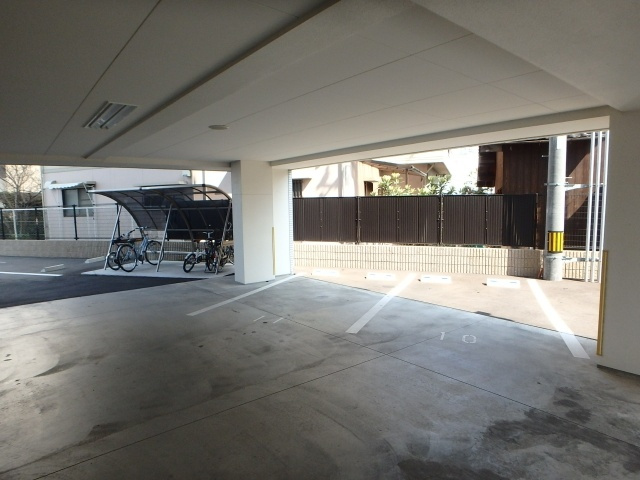 COCO川西町の駐車場
