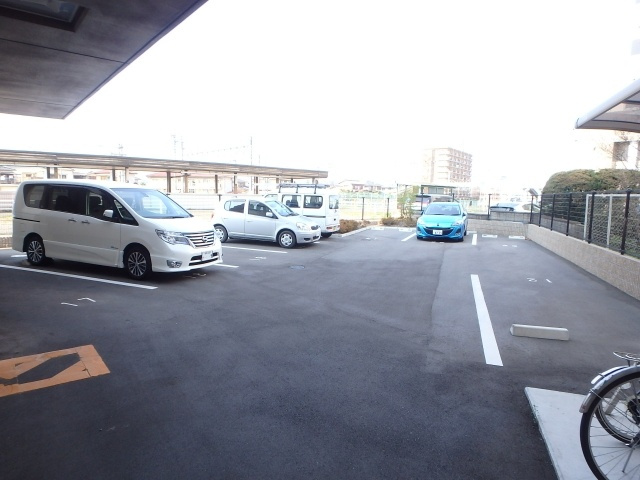COCO川西町の駐車場