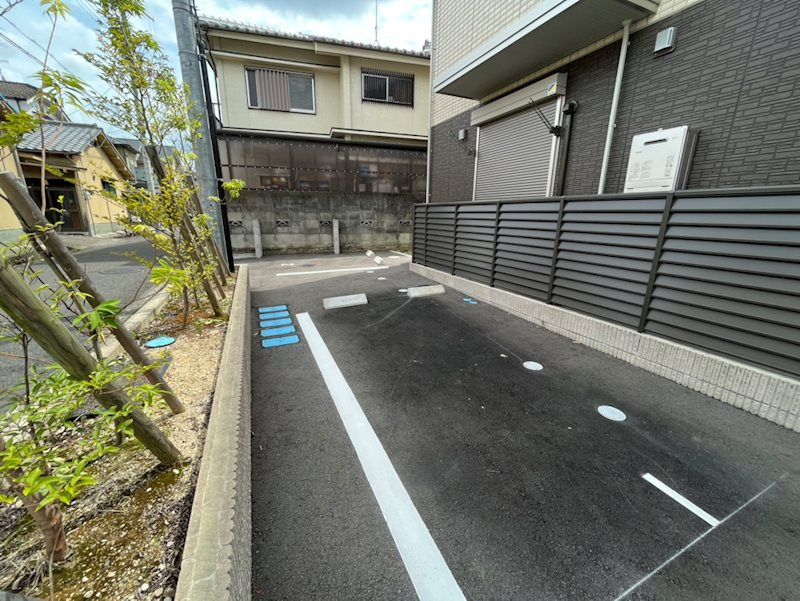 コルナゴハイツの駐車場