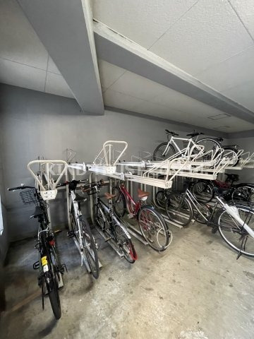 ランドマークシティ梅田東のその他共用部分|屋根付き駐輪場です