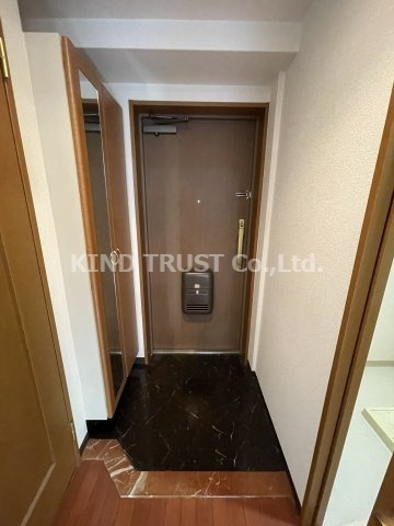 ランドマークシティ梅田東の玄関|収納もある玄関です