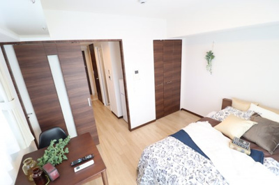 【洋室】 | ラグゼナ清水五条