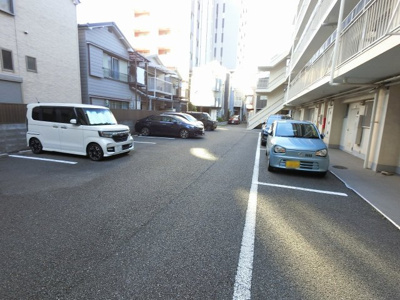 【駐車場】 | 生麦第２マンション | 平置き駐車場です。