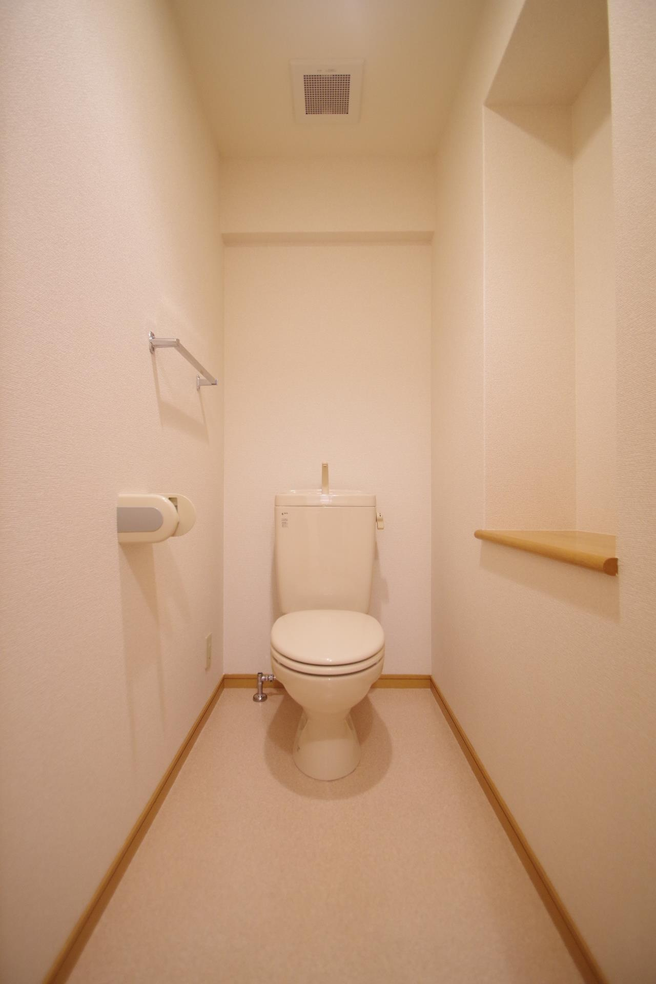 菊池郡菊陽町光の森２丁目の賃貸マンションのトイレ