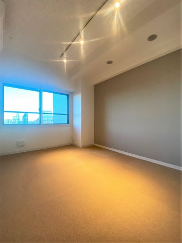 ラシクラスInfina中村橋の寝室|居室は防音床、防音壁、防音天井となっており、コンクリートの厚みは１８０㎜と、まさに楽器を演奏するためにつくられた24時間楽器演奏可能の防音室です。