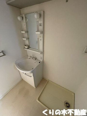 【洗面所】 | シャーメゾンMAEDA　A棟 | 忙しい朝には欠かせない洗面所です