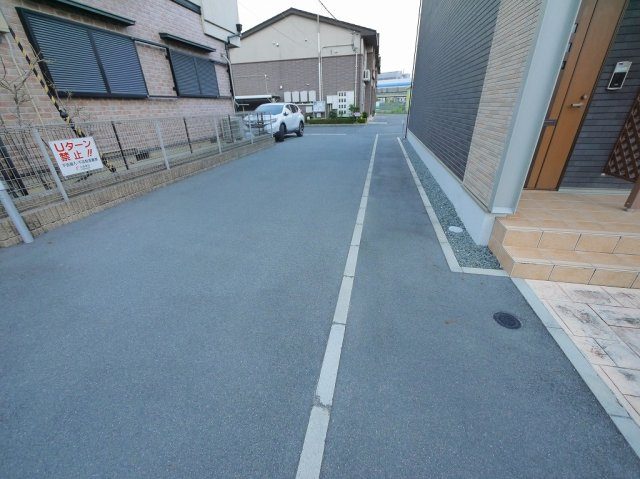 グレイス芳の駐車場