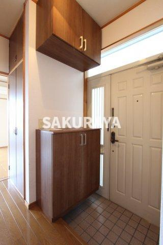 根岸コーポB棟（福居町）の玄関