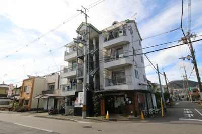 【外観】 | セルリアンハイツ | 1Fはあの人気ラーメン屋さん！