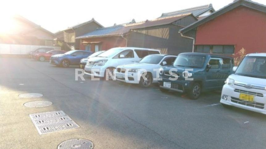 アルカディアの駐車場