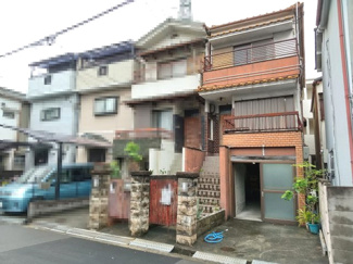 【前面道路含む現地写真】 | 車庫付きの物件です