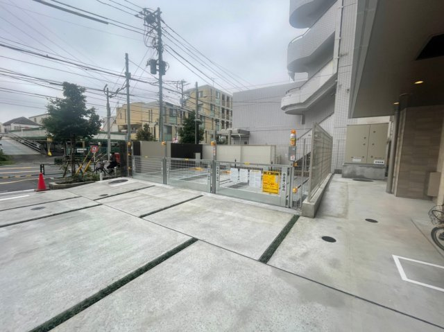 フレンシア高円寺北の駐車場|敷地内機械式駐車場