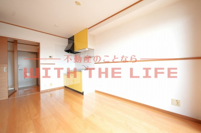 コーポ廣重【キャッシュバック対象物件】の居間・リビング|ゆったり過ごせるリビングです