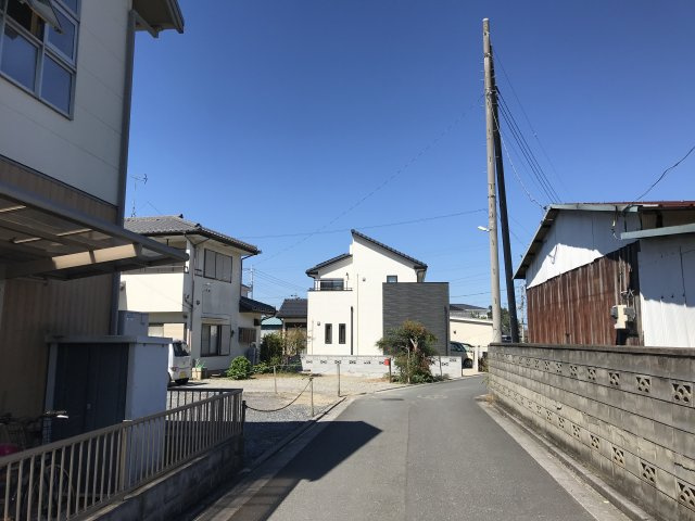 鴻巣市箕田の売地の前面道路含む現地写真