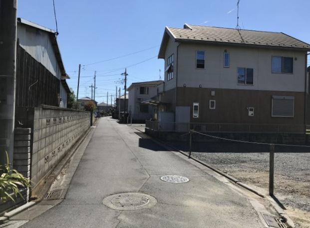 鴻巣市箕田の売地の前面道路含む現地写真