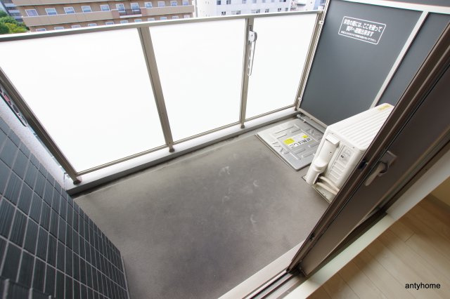 プレサンス南森町駅前　仲介手数料無料のバルコニー