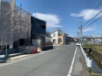【前面道路含む現地写真】