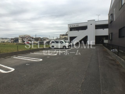 【駐車場】 | クレストールⅡ | 駐車場があるので、車を買う予定の方も安心です