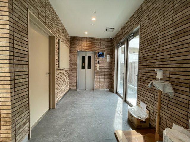 明石市西明石南町２丁目の賃貸マンションのロビー