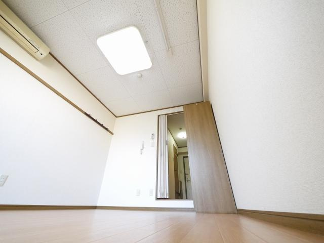 新大宮シティ・パルの洋室|ゆったり過ごせる居間です