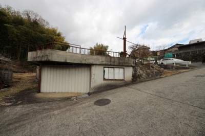 【外観】 | 大津市伊香立下龍華町576-4 売土地 | 彫り込みガレージ部分