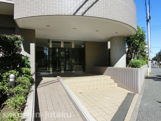 ロイヤルシャトー津田沼東のエントランス