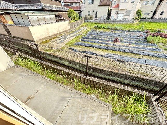 加古川市加古川町稲屋のアパートのバルコニー