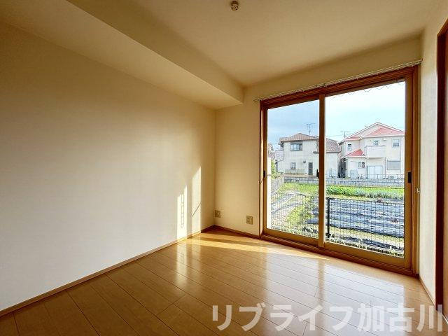 加古川市加古川町稲屋のアパートの洋室