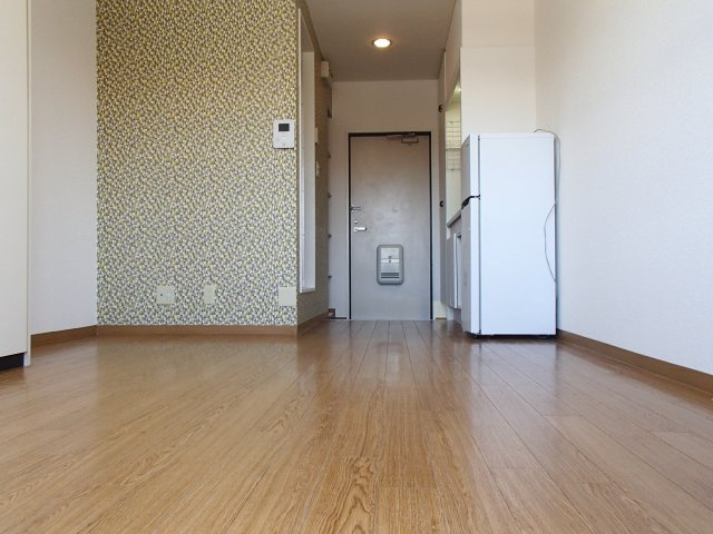 【居間・リビング】 | 長瀬駅前マンションA棟 | 居間です