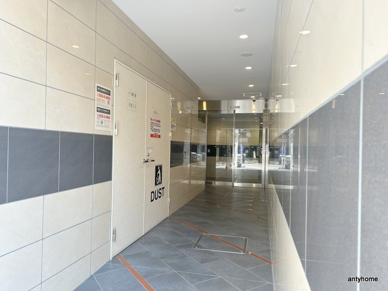 セレニテフラン野田阪神駅前　仲介手数料無料のエントランス