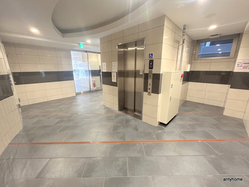 セレニテフラン野田阪神駅前　仲介手数料無料のロビー