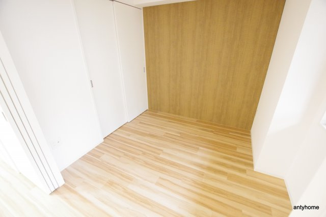 セレニテフラン野田阪神駅前　仲介手数料無料の洋室