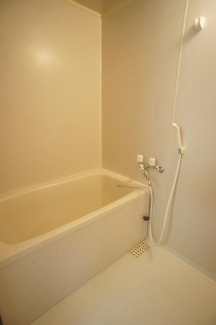 ライトコア前原の浴室