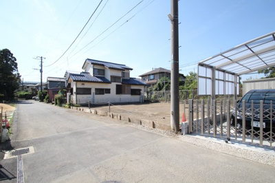 【前面道路含む現地写真】 | 海老名市社家２丁目　売地　全２区画 | 宅地建物取引士による不動産のご説明・現地のご案内、住宅金融普及協会住宅ローンアドバイザーが住宅ローンのアドバイスから融資実行までのお手伝いをしっかりサポートします♪