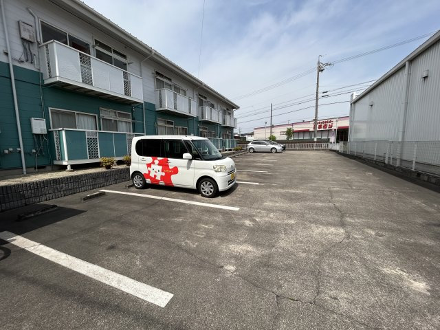 サンライズ前田の駐車場