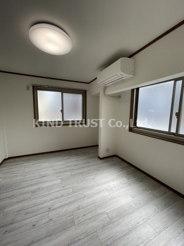 ベリーハウス106の居間・リビング|こちらのリビングで趣味の時間をお楽しみください