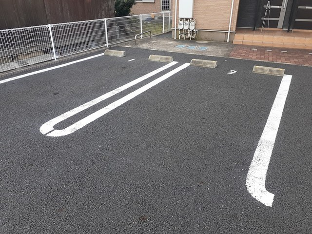 カレントカーサ　ガーデンの駐車場