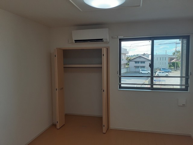 カレントカーサ　ガーデンの洋室