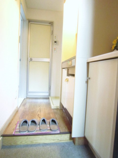 【展望】 | 玄関から室内への景観です！キッチンの奥に浴室、左手に洋室5.3帖のお部屋があります♪