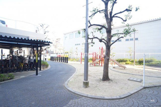 【その他共用部分】 | マンション敷地内に遊び場あります♪