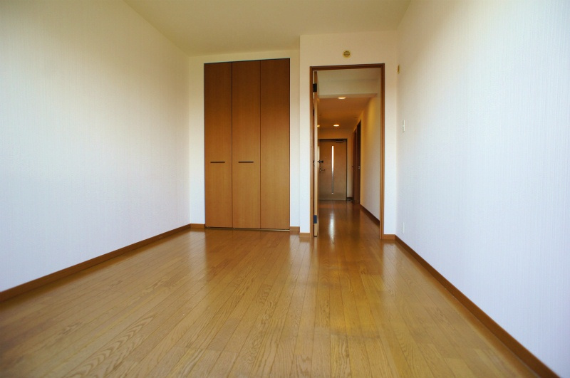 メゾンドール荒木【10,000円キャッシュバック対象物件】の洋室|コンパクトで使いやすい洋室です