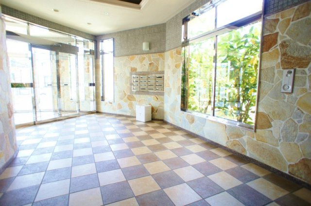 メゾンドール荒木【10,000円キャッシュバック対象物件】のロビー|毎日通るロビーはこのようになっています