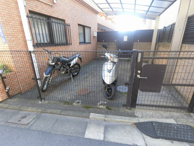 【その他共用部分】 | ライオンズマンション仲六郷 | バイク置場です。