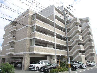 【外観】 | ロワイヤル西明石 | マンションの目の前にはタコバスの停留所がございます。雨の日に便利です。