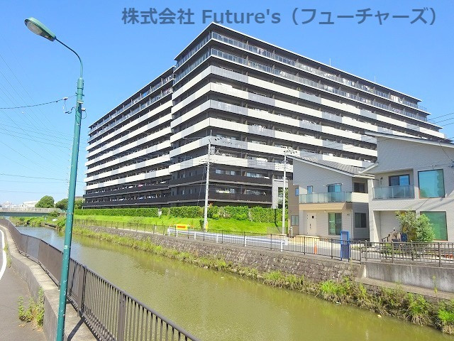 オーベルグランディオ三郷中央の外観|南西側からの外観です。