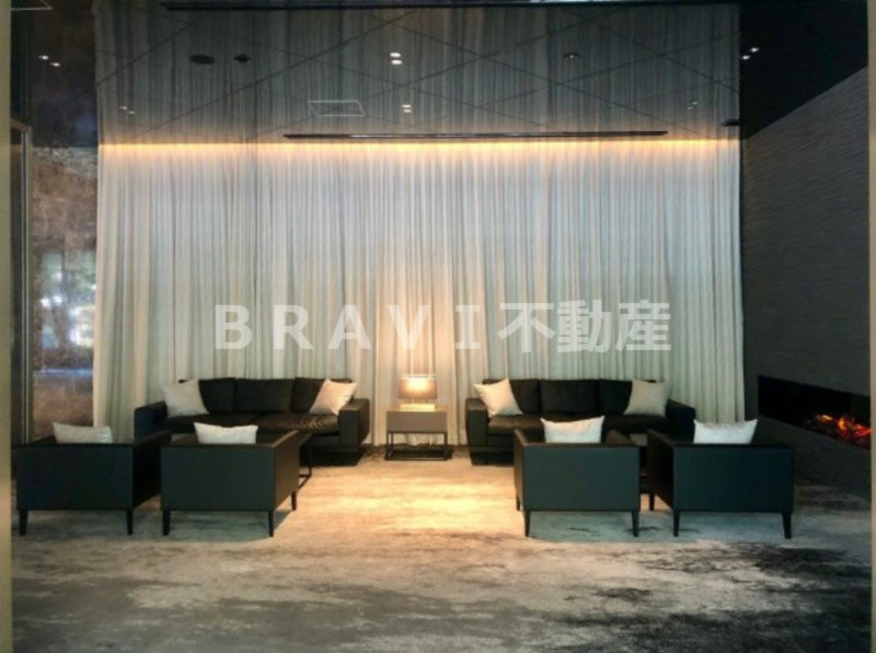 ローレルタワー御堂筋本町　BRAVI不動産のロビー|【ローレルタワー御堂筋本町】おしゃれなロビーです