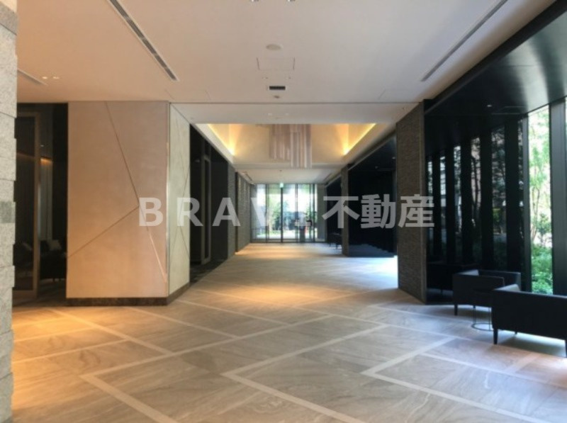 ローレルタワー御堂筋本町　BRAVI不動産のロビー|【ローレルタワー御堂筋本町】毎日通るロビーはこのようになっています