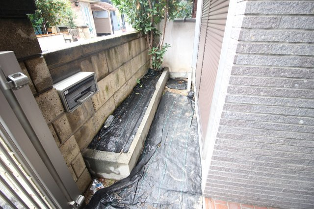 【庭】 | 堺区北旅篭町西三丁貸家 | 南側の庭です。