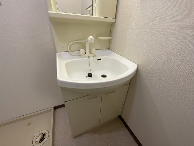 【独立洗面台】 | ViLLa西山 | 独立洗面台、小物を置くことができて便利です