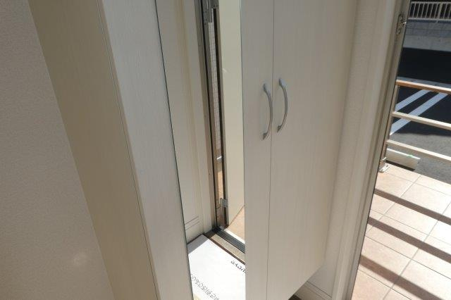 ＨＵＩＴの内装|シューズボックス